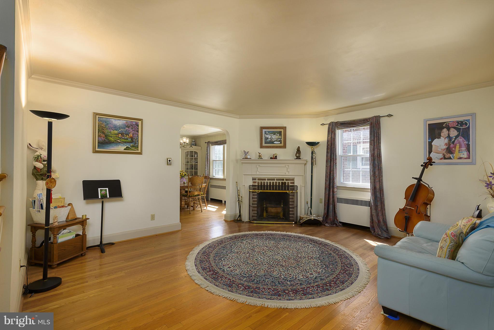 24 Somerset Road Catonsville, MD 21228 - Photo 5 of 29 FOYER TO LIVING ROOM