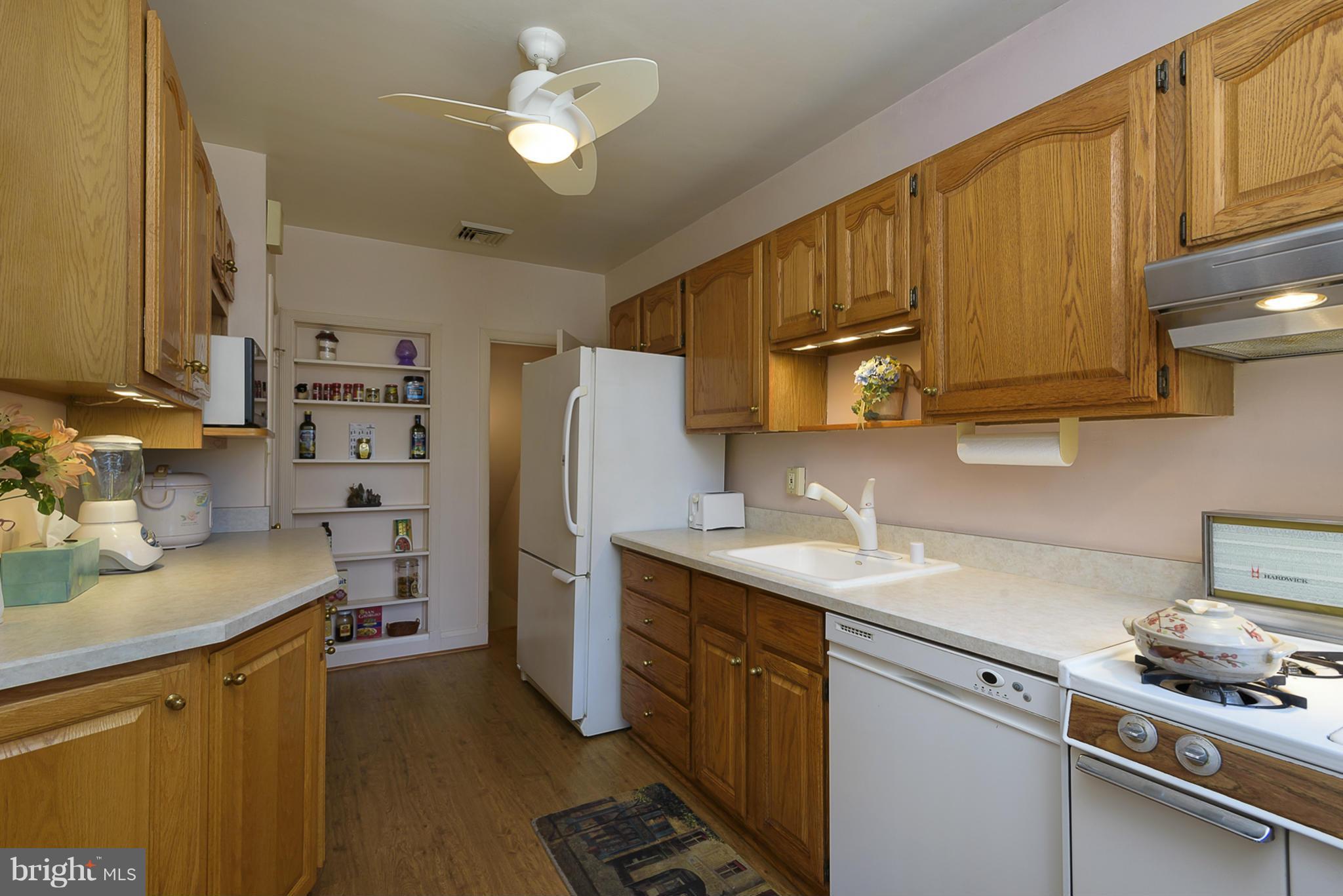 24 Somerset Road Catonsville, MD 21228 - Photo 10 of 29 KITCHEN