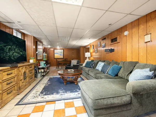 $299,900 | 25 North Worth Avenue, Elgin, IL 60123