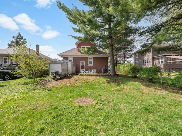 $299,900 | 25 North Worth Avenue, Elgin, IL 60123