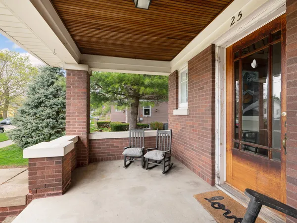 $299,900 | 25 North Worth Avenue, Elgin, IL 60123