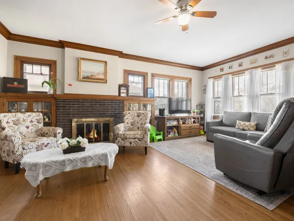 $299,900 | 25 North Worth Avenue, Elgin, IL 60123