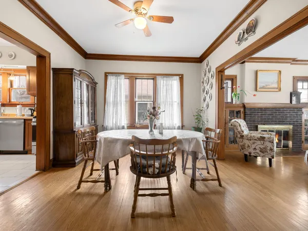 $299,900 | 25 North Worth Avenue, Elgin, IL 60123