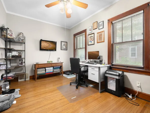 $299,900 | 25 North Worth Avenue, Elgin, IL 60123