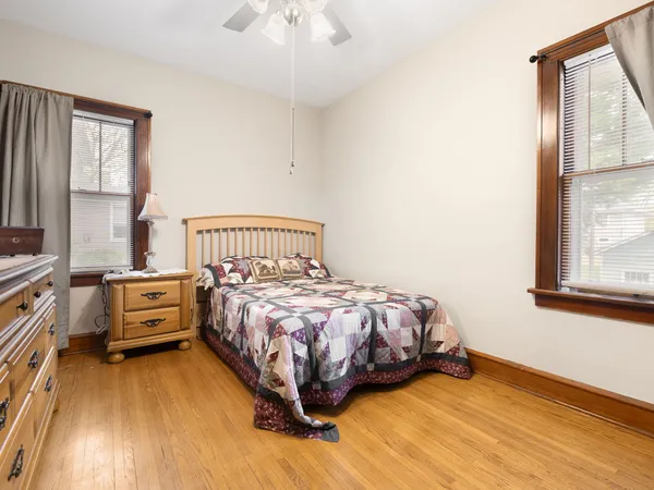 $299,900 | 25 North Worth Avenue, Elgin, IL 60123