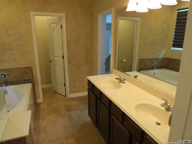 $2,200 | 720 Laserra, Cibolo, TX 78108
