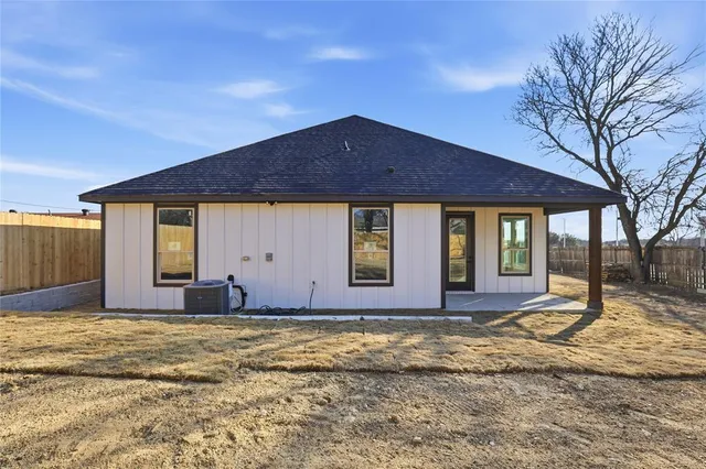 $395,000 | 6112 Yeary Street, Lake Worth, TX 76135