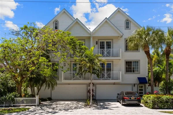 $2,390,000 | 888 10th Street South, Unit 101, Naples, FL 34102