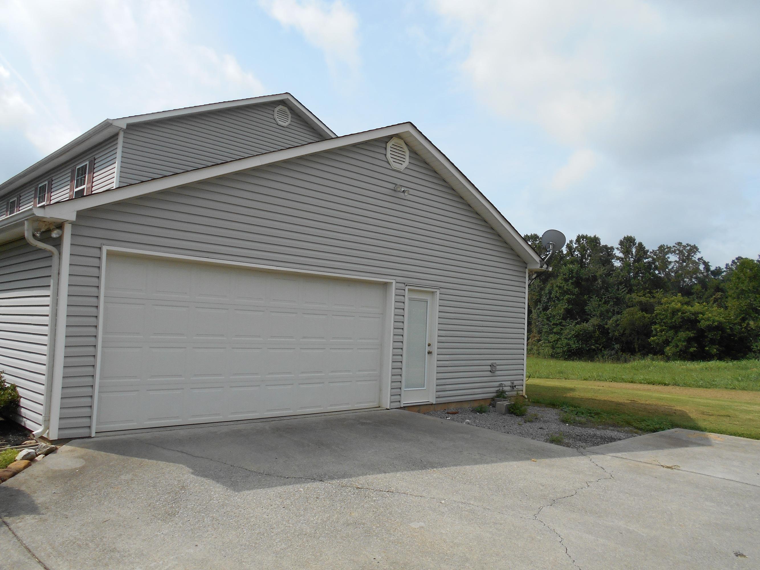 1627 Lamb Road Maryville, TN 37803 - Photo 8 of 9 Side entry Garage