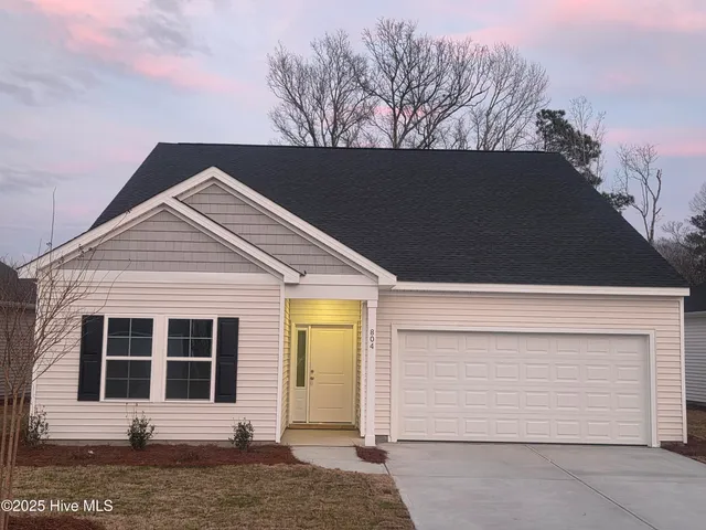 $389,673 | 804 Schoolfield Drive, Sneads Ferry, NC 28460