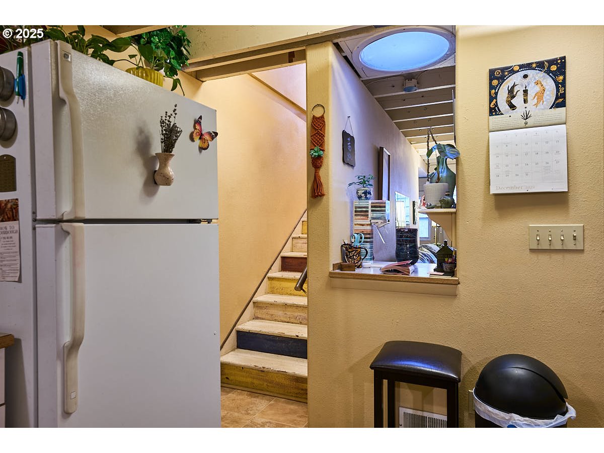 105 East Main Street Enterprise, OR 97828 - Photo 11 of 28 a view of entryway and hall