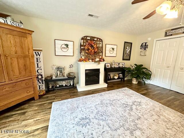554 McLin Hollow Road Rose Hill, VA 24281 - Photo 9 of 26 family room