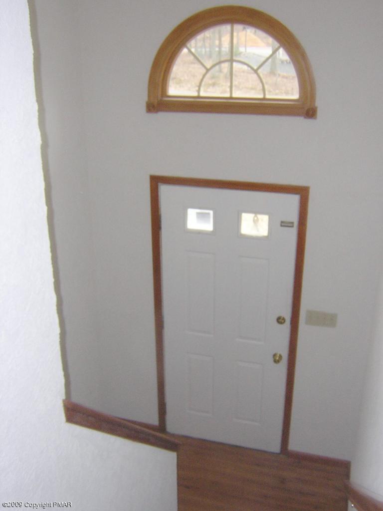 3096 Carnforth Drive Bushkill, PA 18324 - Photo 3 of 5 Entry
