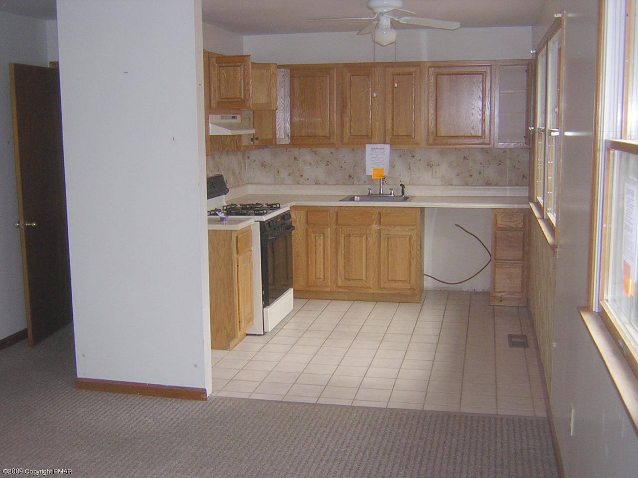 3096 Carnforth Drive Bushkill, PA 18324 - Photo 4 of 5 Kitch