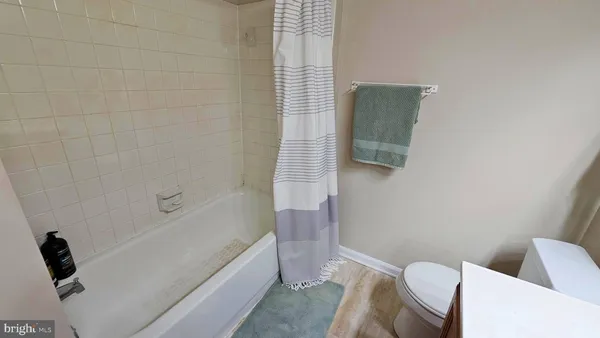 a bathroom with a bathtub and toilet