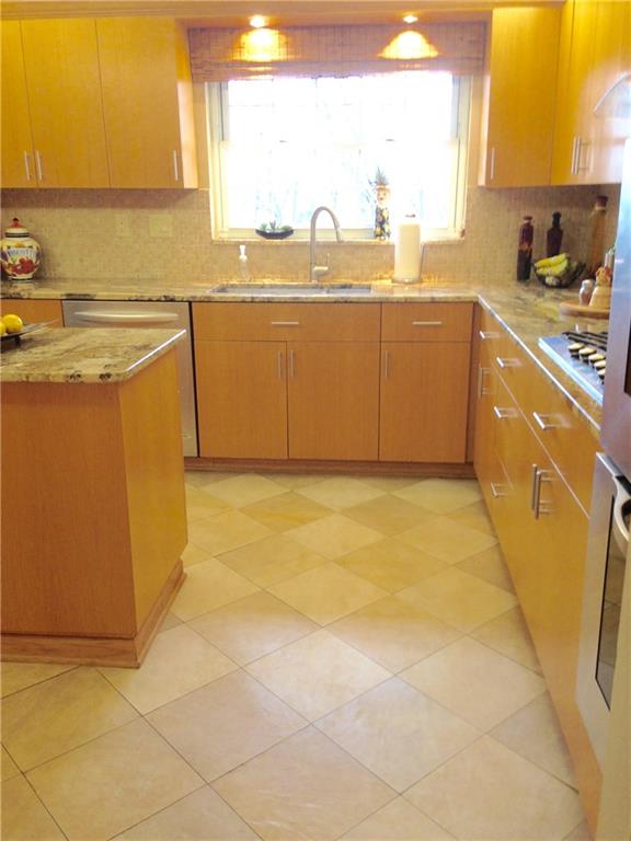 359 Churchill Road Pittsburgh, PA 15235 - Photo 5 of 24 Gallery Image 5