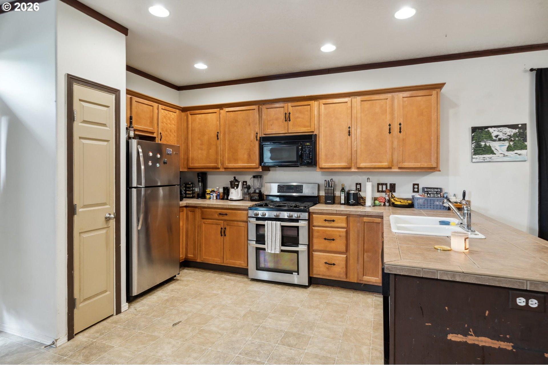18557 Southwest Ping Court Beaverton, OR 97003 - Photo 10 of 29 Gallery Image 10