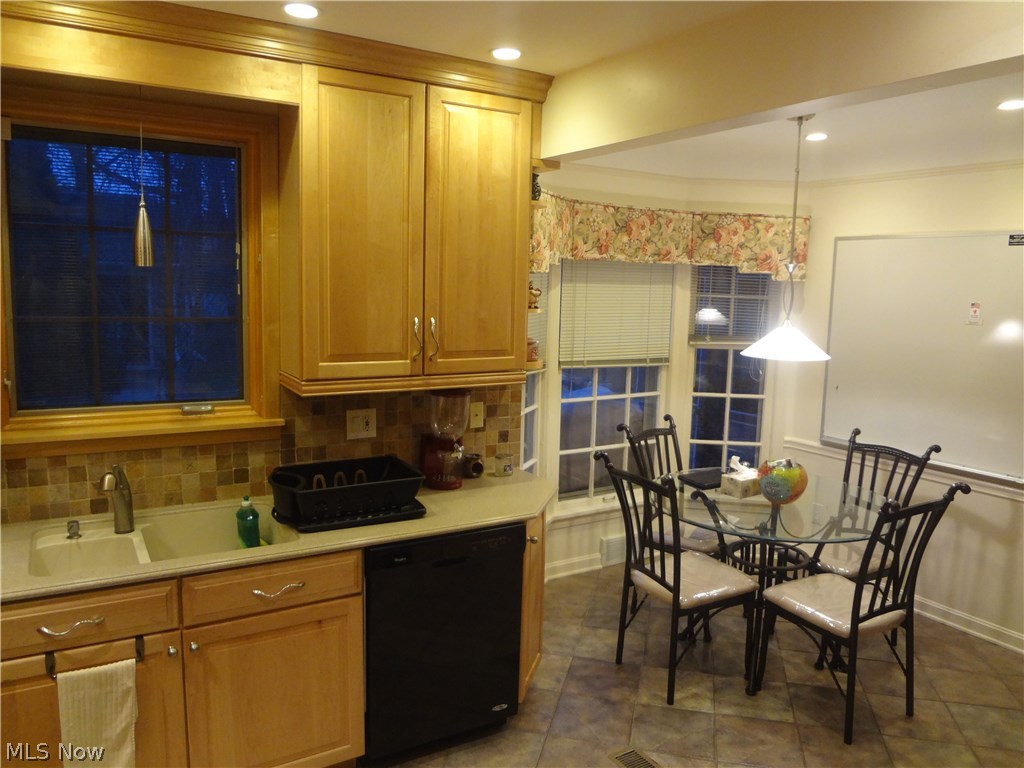 3164 Ludlow Road Cleveland, OH 44120 - Photo 6 of 29 Gallery Image 6