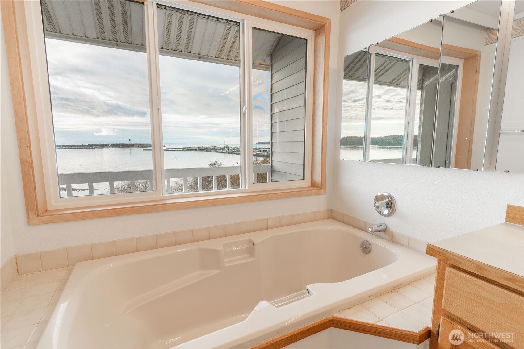 1055 Peace Portal Drive, Unit 7 Blaine, WA 98230 - Photo 16 of 35