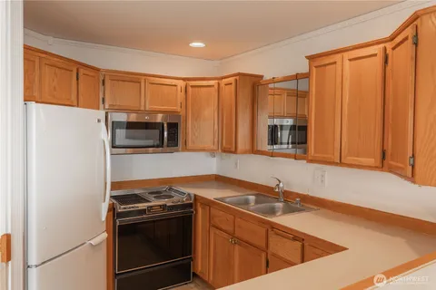 $350,000 | 1055 Peace Portal Drive, Unit 7, Blaine, WA 98230