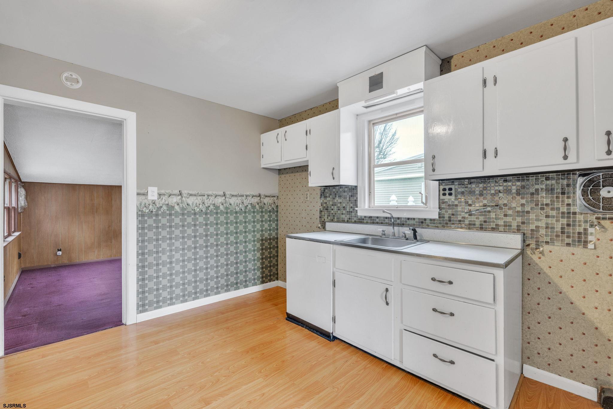 19 Arbor Road Villas, NJ 08251 - Photo 19 of 33 a kitchen with granite countertop a sink cabinets window and stainless steel appliances