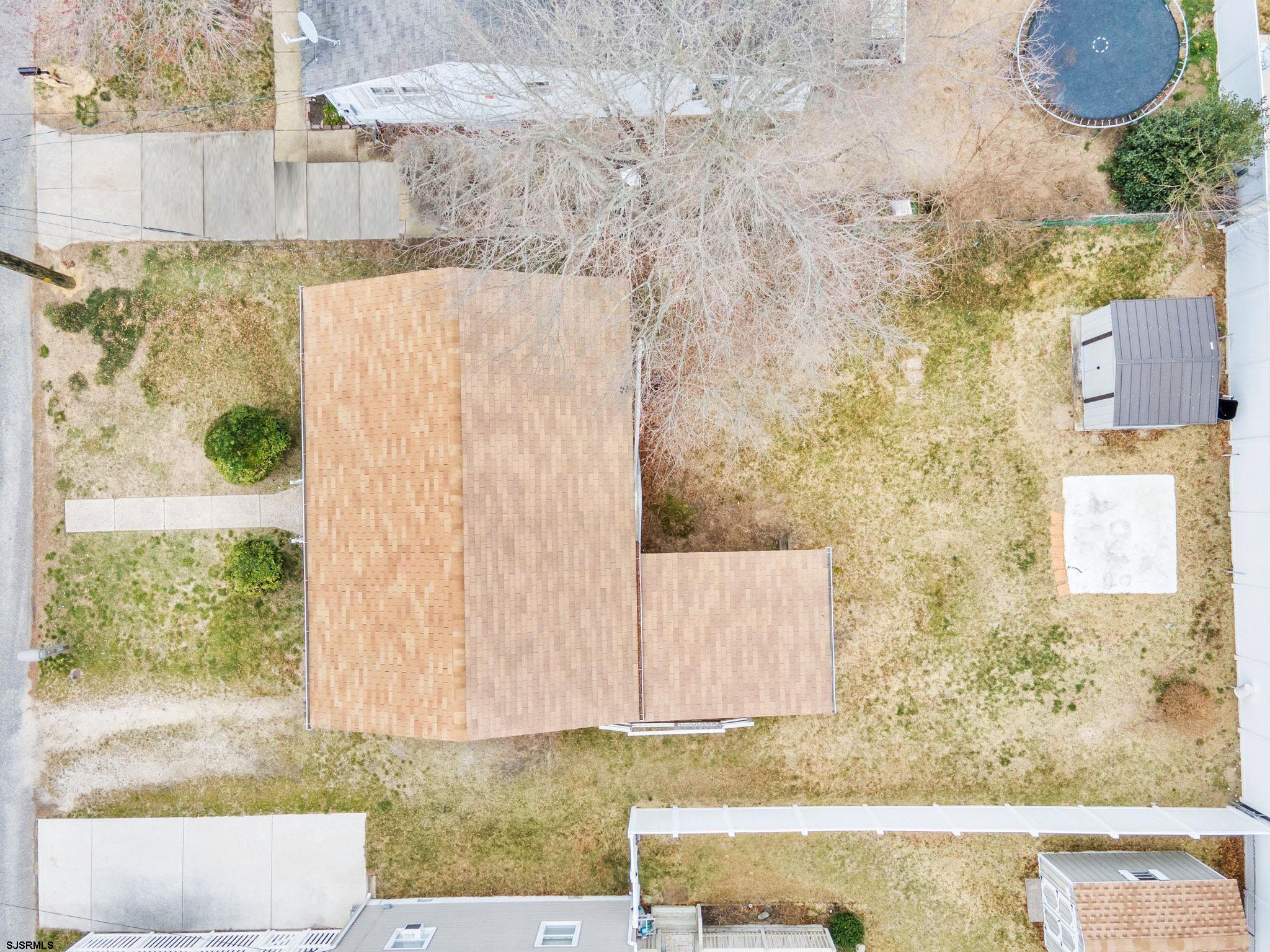 19 Arbor Road Villas, NJ 08251 - Photo 32 of 33 view of a couch in front of door