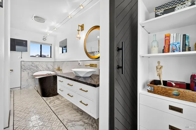 $2,050,000 | 21002 Heron Drive, Bodega Bay, CA 94923