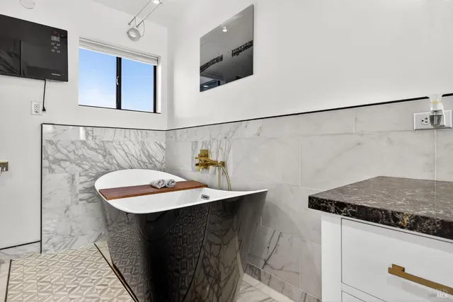 $2,050,000 | 21002 Heron Drive, Bodega Bay, CA 94923