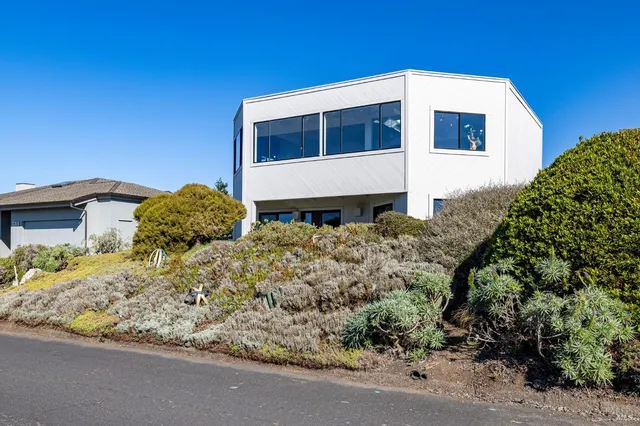 $2,050,000 | 21002 Heron Drive, Bodega Bay, CA 94923