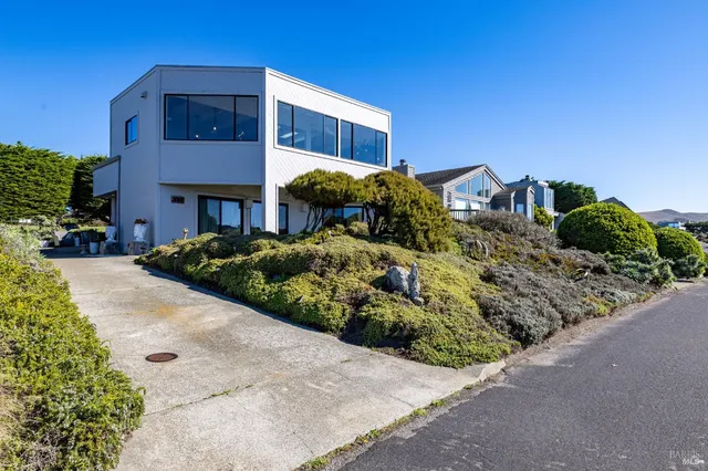 $2,050,000 | 21002 Heron Drive, Bodega Bay, CA 94923