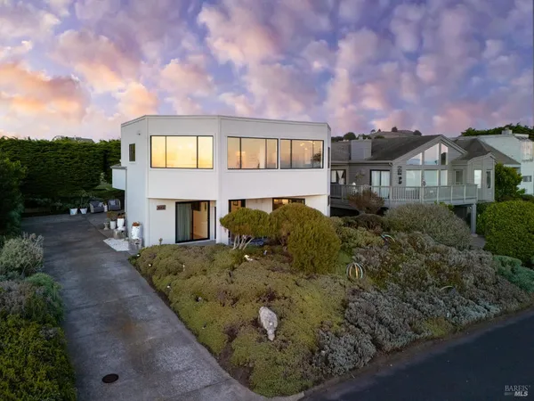 $1,950,000 | 21002 Heron Drive, Bodega Bay, CA 94923