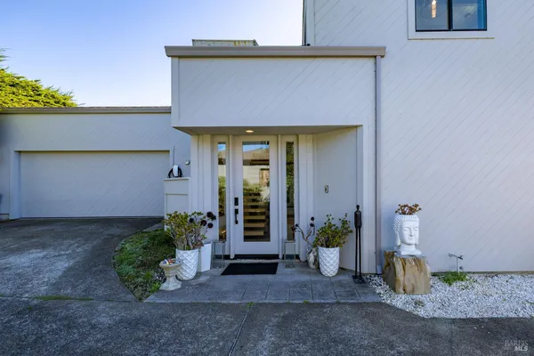 $1,950,000 | 21002 Heron Drive, Bodega Bay, CA 94923
