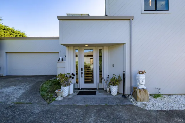 $2,050,000 | 21002 Heron Drive, Bodega Bay, CA 94923