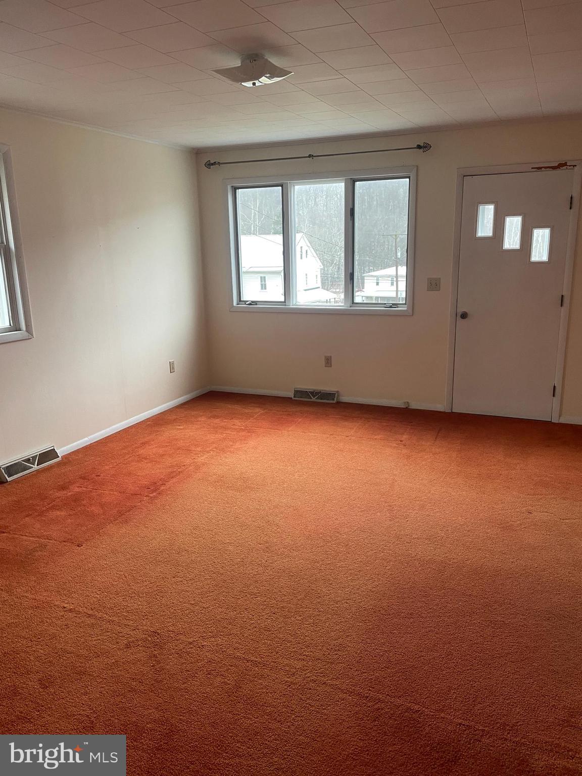 15607 Old Coney Cemetery Road Southwest Lonaconing, MD 21539 - Photo 15 of 34 an empty room with a window