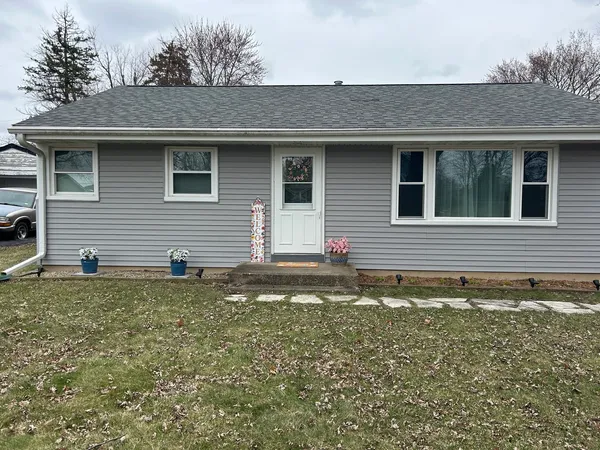a view of a house with a yard
