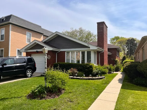 $3,200 | 6707 North Keating Avenue, Lincolnwood, IL 60712