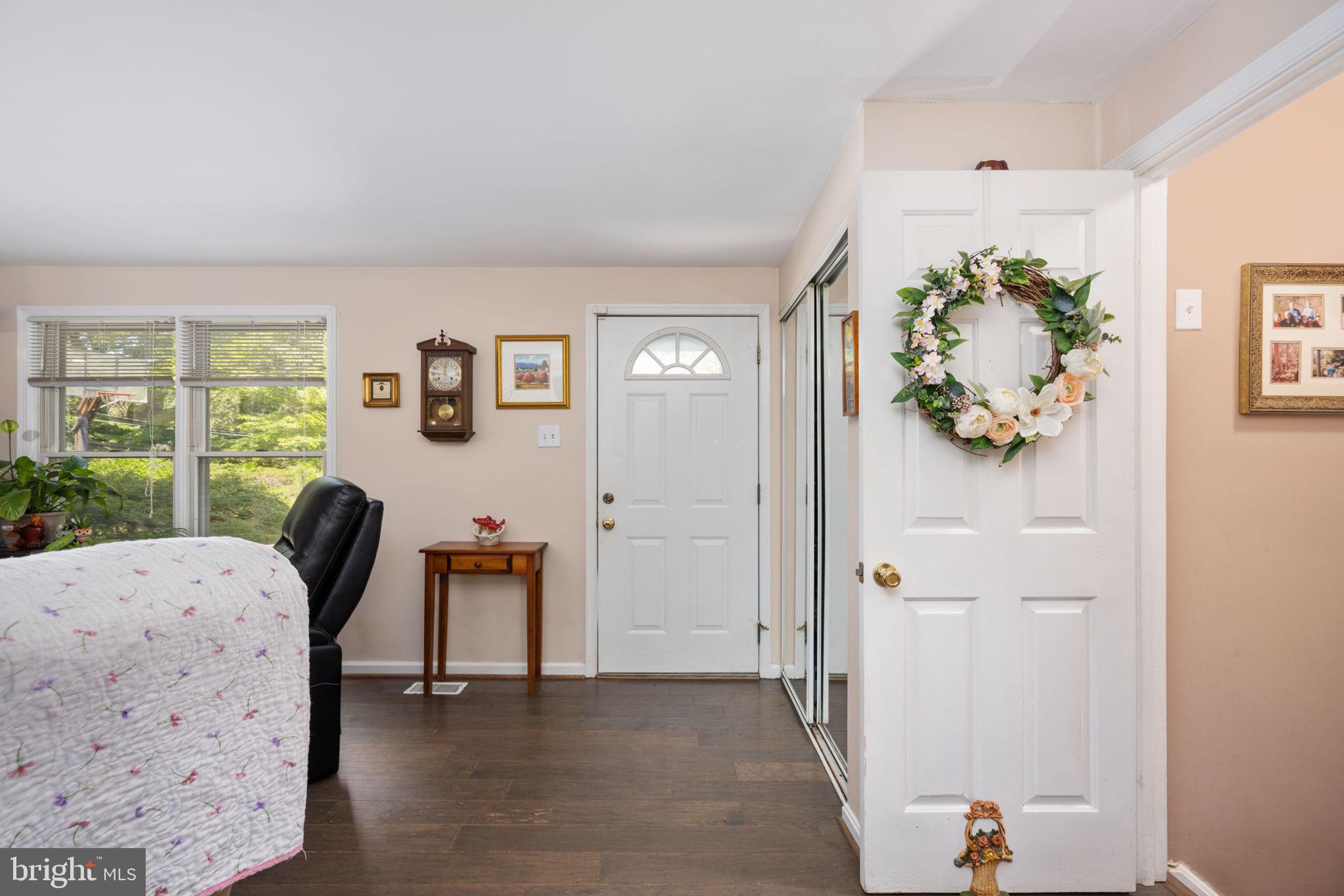 18332 Cato Court Triangle, VA 22172 - Photo 7 of 29