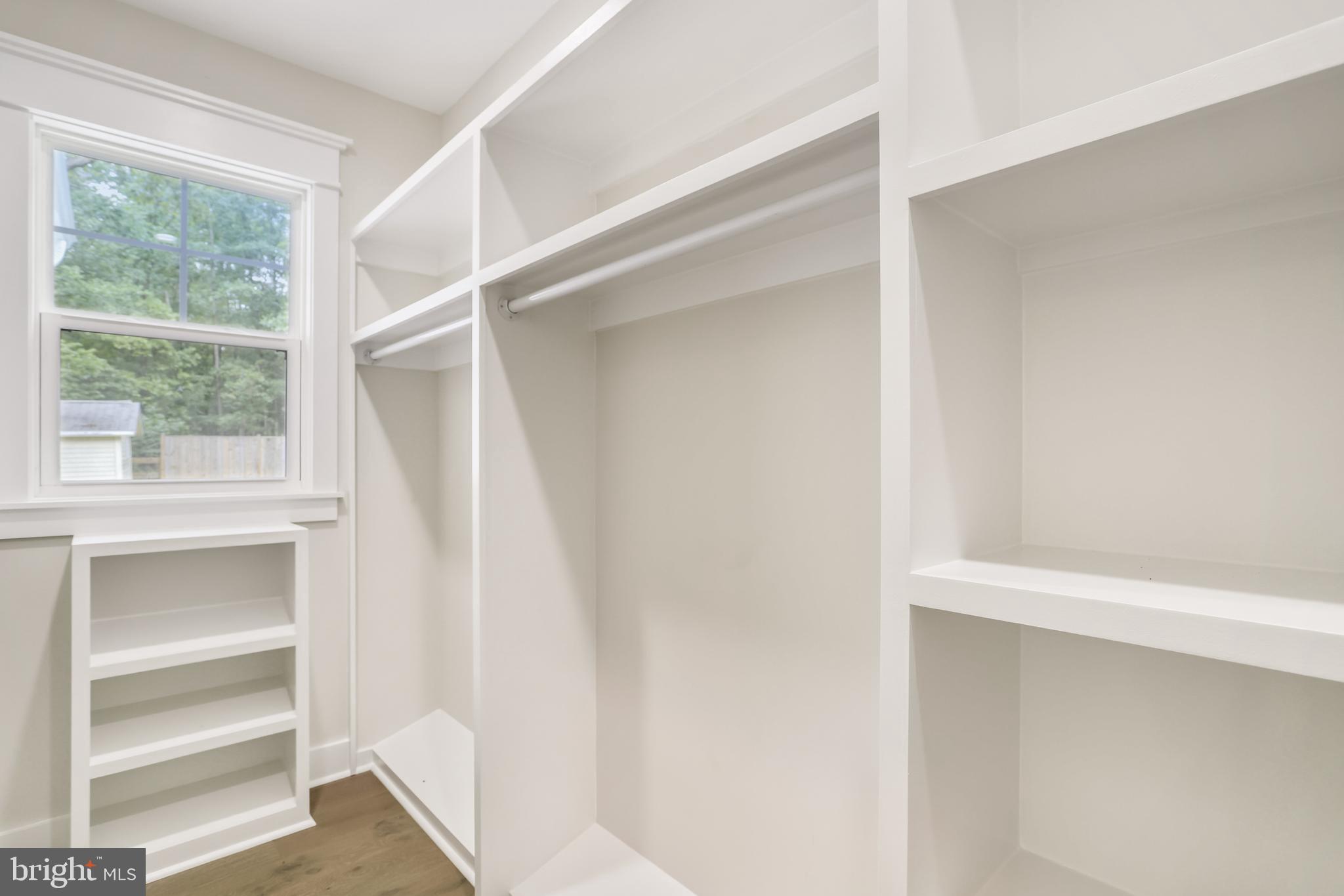 12444 Popes Head Road Clifton, VA 20124 - Photo 18 of 54 1st Floor Walk-in Closet
