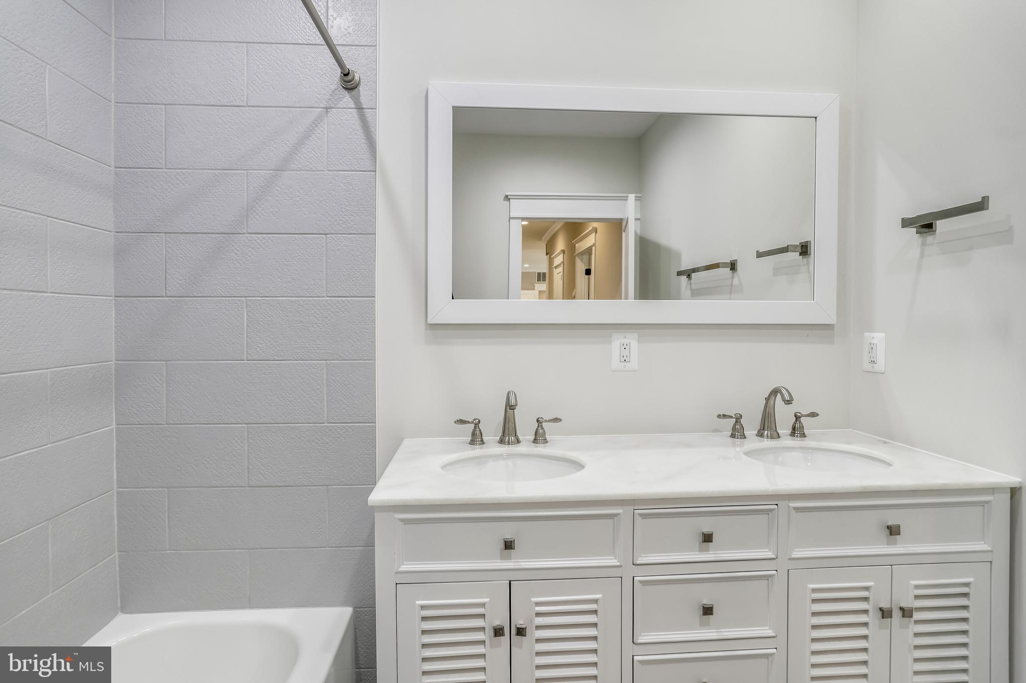 12444 Popes Head Road Clifton, VA 20124 - Photo 23 of 54 Full Bath