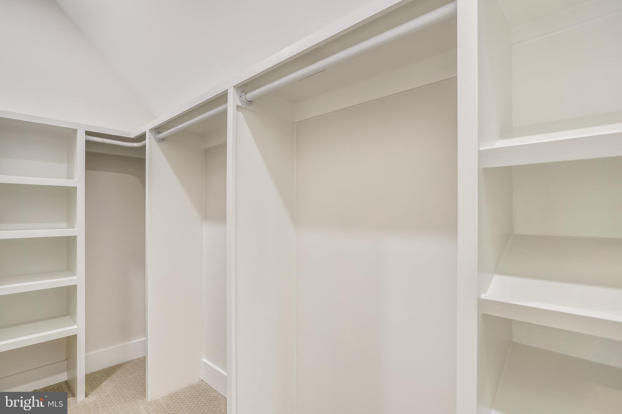 12444 Popes Head Road Clifton, VA 20124 - Photo 32 of 54 2nd Floor Primary Bedroom Closet