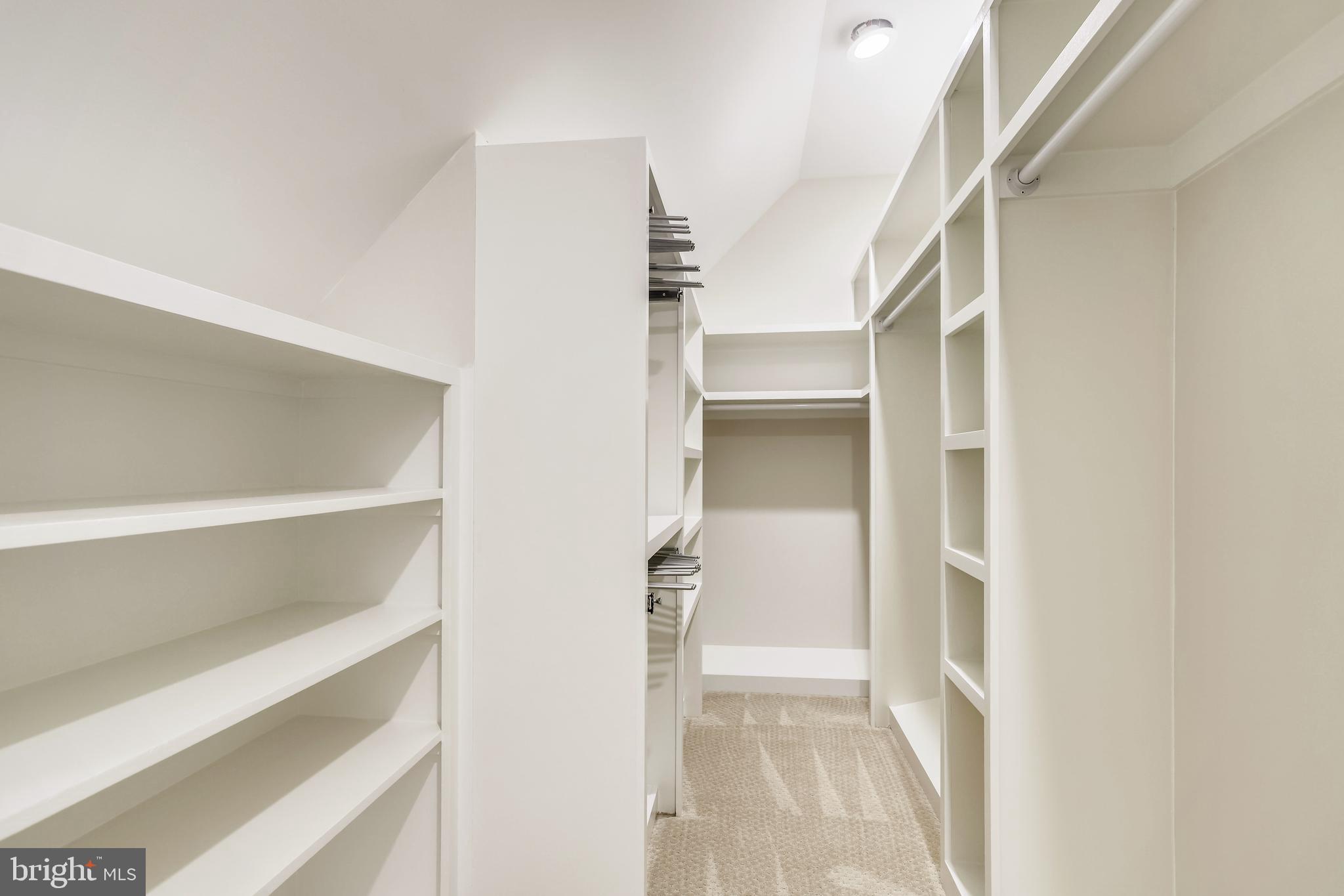 12444 Popes Head Road Clifton, VA 20124 - Photo 33 of 54 2nd Floor Primary Bedroom Closet - 1 of 2