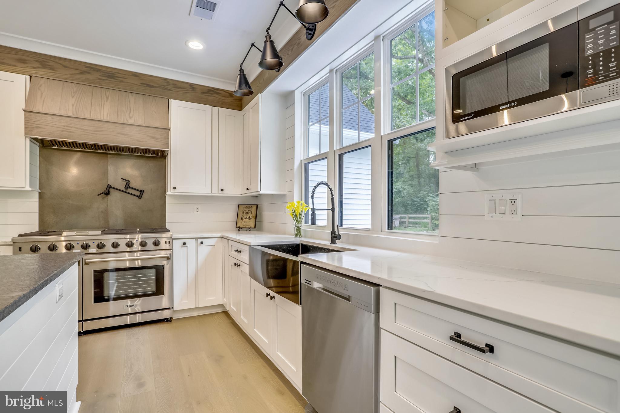 12444 Popes Head Road Clifton, VA 20124 - Photo 7 of 54 Chef's Dream Thor 6-Burner Stove & Convection Oven
