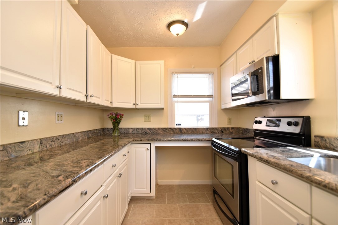 2389 South Taylor Road Cleveland, OH 44118 - Photo 14 of 37 Lots of room for storage and food prep.