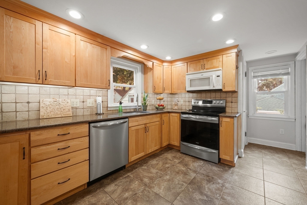 212 Emerson Street Springfield, MA 01118 - Photo 26 of 38 Gallery Image 26