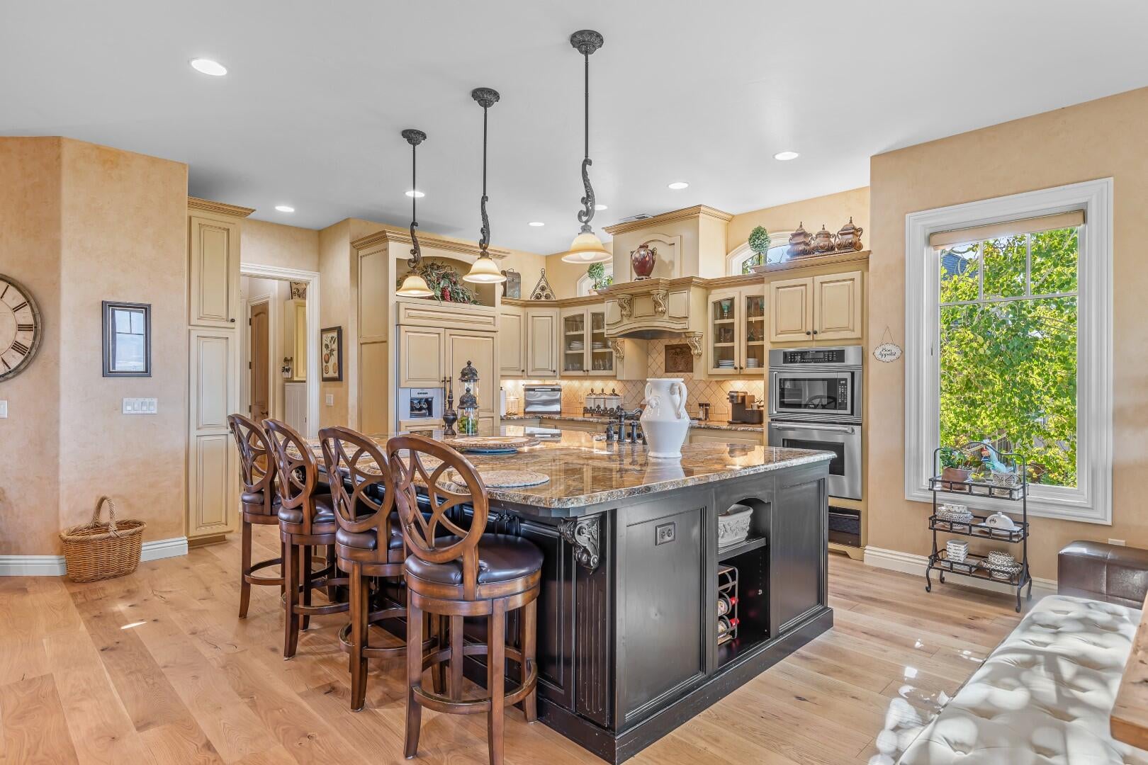 4270 Evening Ridge Terrace Medford, OR 97504 - Photo 17 of 89 9R9A9360