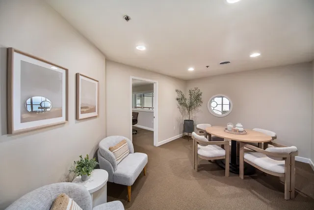 $500,000 | 4100 South Lake Drive, Unit 305, St. Francis, WI 53235