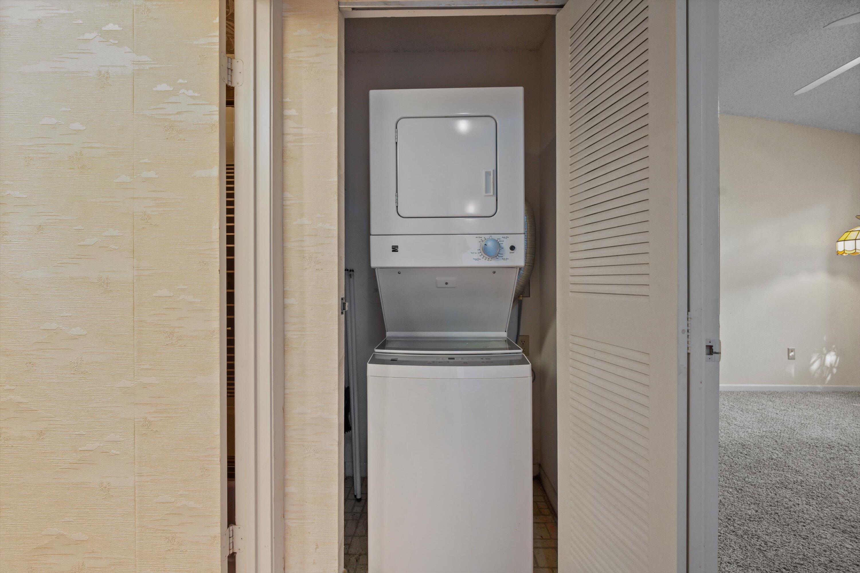 3679 Willow Bend Road, Unit C Lake Worth, FL 33467 - Photo 19 of 35 Inhouse washer/dryer