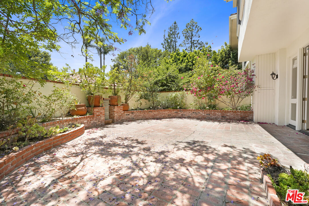 12320 Ridge Circle Los Angeles, CA 90049 - Photo 11 of 38 a view of a yard with plants and trees