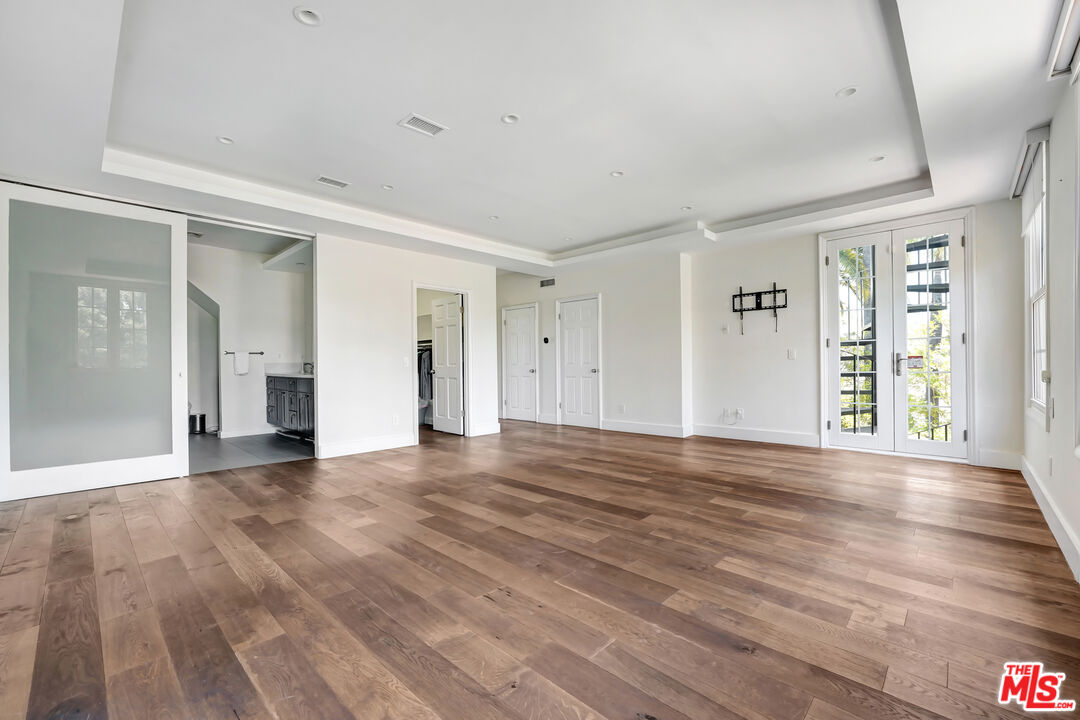 12320 Ridge Circle Los Angeles, CA 90049 - Photo 17 of 38 a view of an empty room with wooden floor and a window