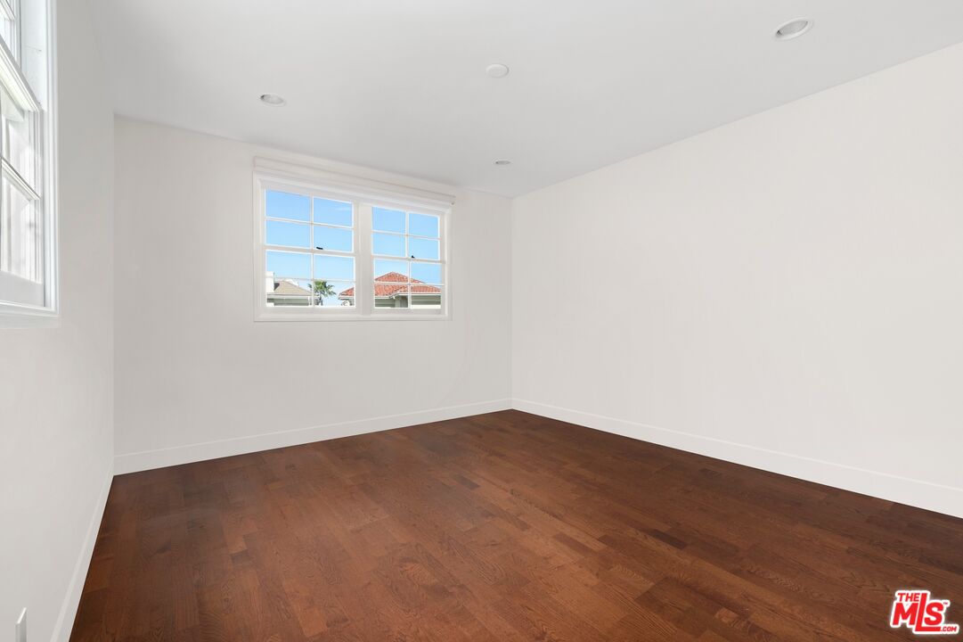 12320 Ridge Circle Los Angeles, CA 90049 - Photo 23 of 38 an empty room with a window